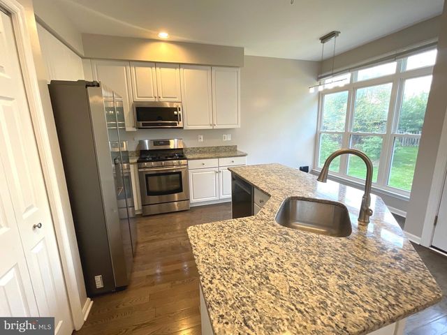 47616 WATKINS ISLAND SQ, Sterling, VA 20165