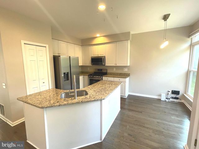 47616 WATKINS ISLAND SQ, Sterling, VA 20165