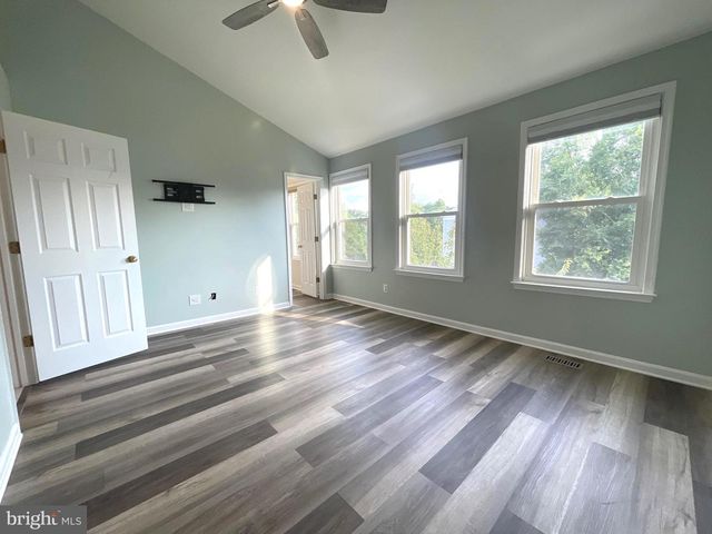 47616 WATKINS ISLAND SQ, Sterling, VA 20165