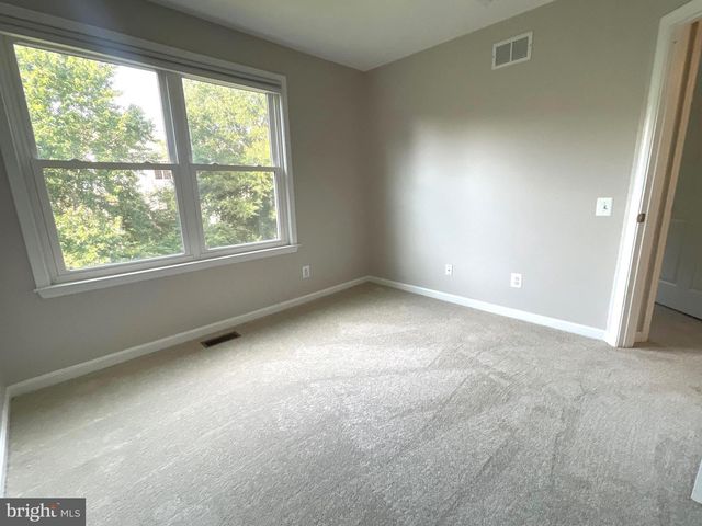 47616 WATKINS ISLAND SQ, Sterling, VA 20165