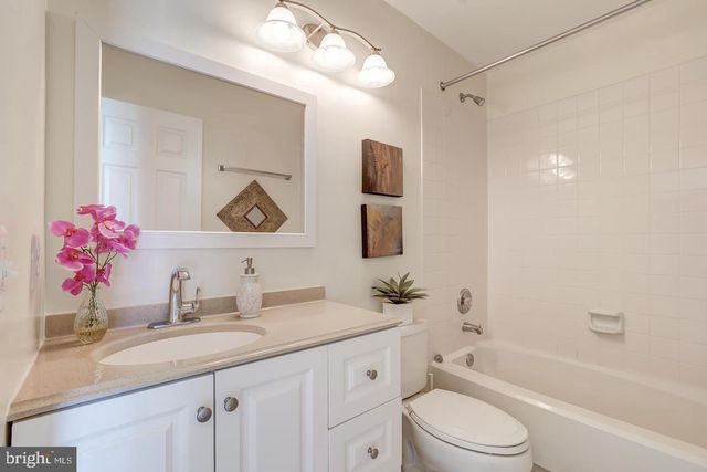 47616 WATKINS ISLAND SQ, Sterling, VA 20165