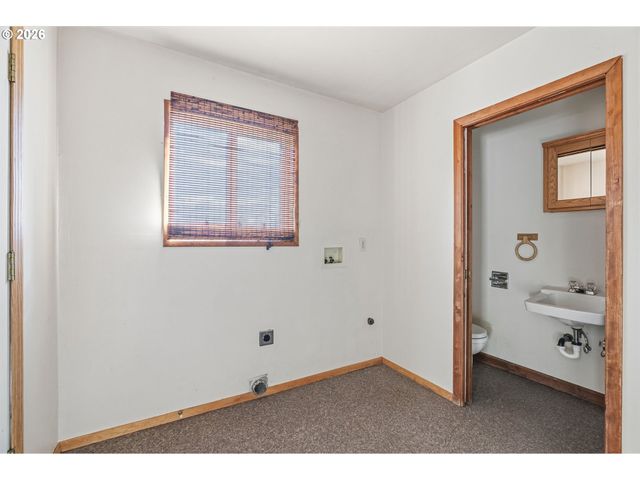 3323 COLUMBIA HEIGHTS Rd, Longview, WA 98632