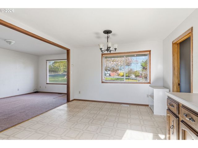 3323 COLUMBIA HEIGHTS Rd, Longview, WA 98632