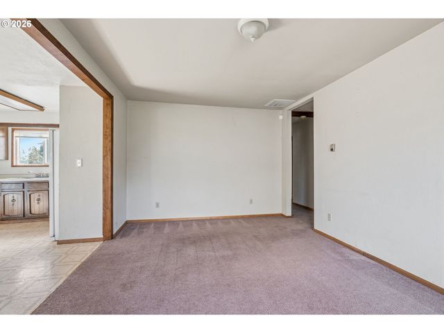 3323 COLUMBIA HEIGHTS Rd, Longview, WA 98632