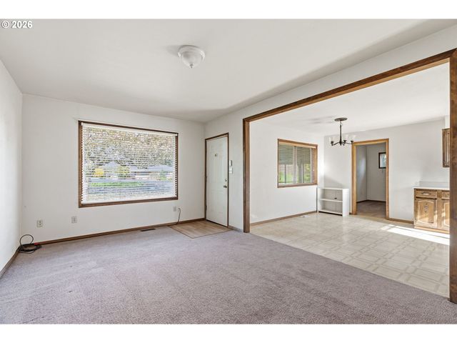 3323 COLUMBIA HEIGHTS Rd, Longview, WA 98632