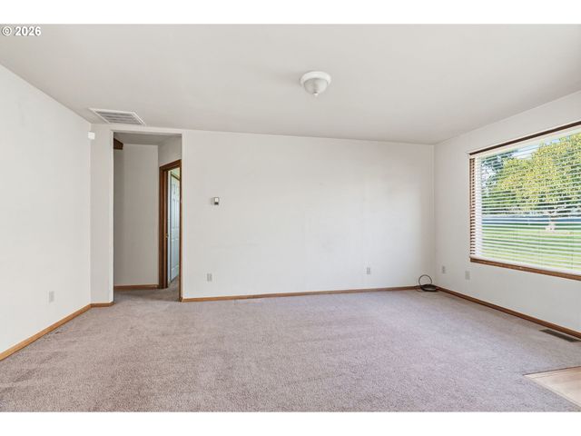 3323 COLUMBIA HEIGHTS Rd, Longview, WA 98632