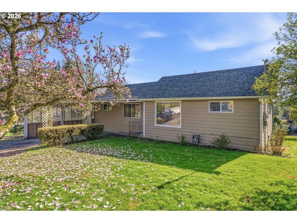 3323 COLUMBIA HEIGHTS Rd, Longview, WA 98632