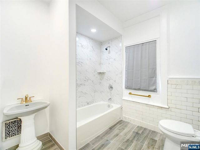 444 Broad Street 442, Elizabeth, NJ 07208