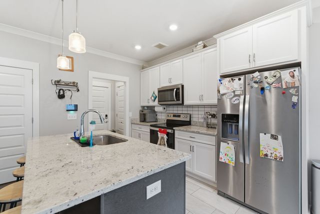 8649 Lawson Dr, Antioch, TN 37013