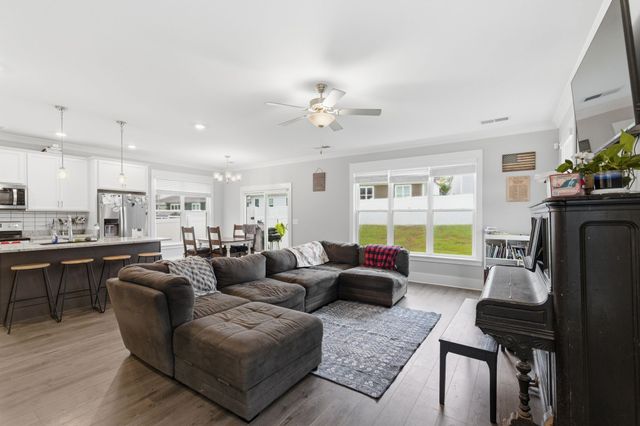 8649 Lawson Dr, Antioch, TN 37013