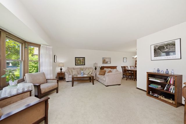 1511 Lexington Lane, Downers Grove, IL 60516