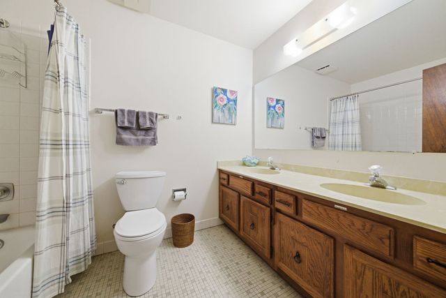 1511 Lexington Lane, Downers Grove, IL 60516
