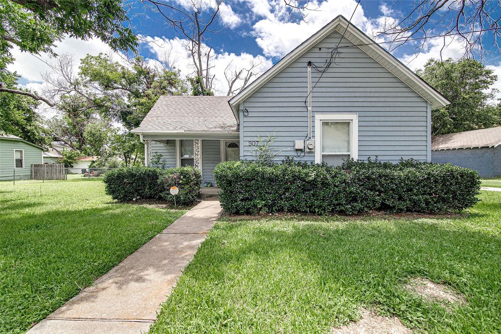 507 W Heard Street, Cleburne, TX 76033