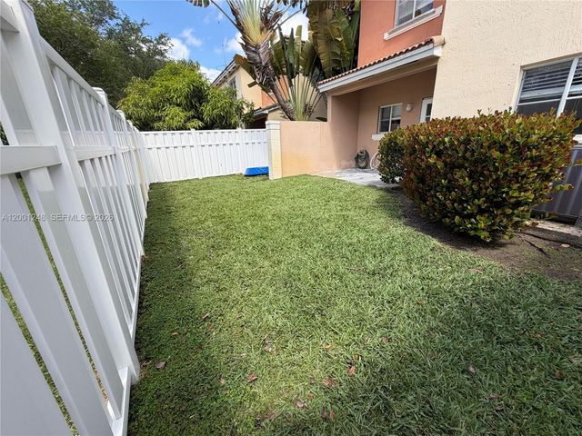 11362 NW 34th Pl, Sunrise, FL 33323