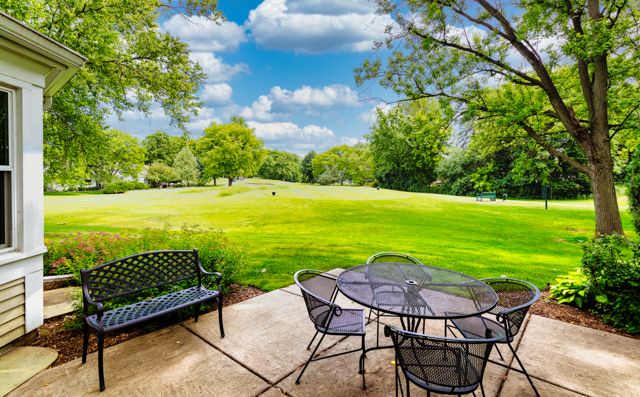 193 Country Club Drive, Prospect Heights, IL 60070