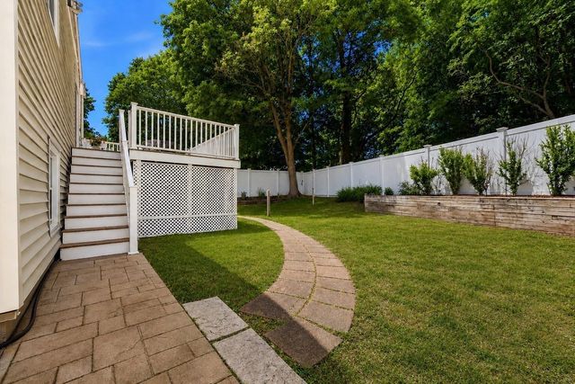 7 Taylor 2, Saugus, MA 01906