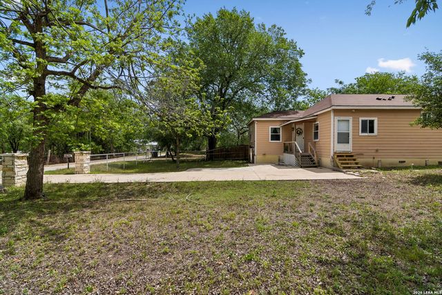 810 Lamar, Luling, TX 78648
