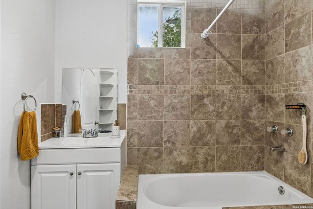 810 Lamar, Luling, TX 78648