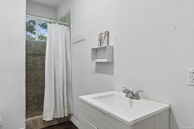 810 Lamar, Luling, TX 78648