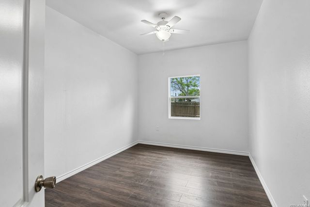 810 Lamar, Luling, TX 78648