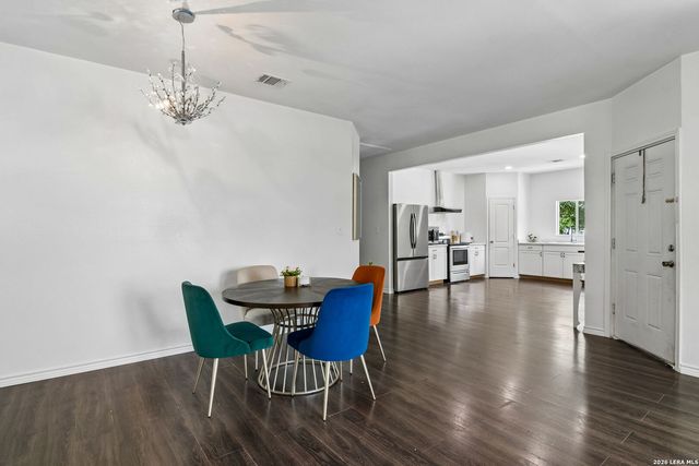 810 Lamar, Luling, TX 78648