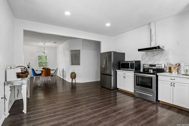 810 Lamar, Luling, TX 78648