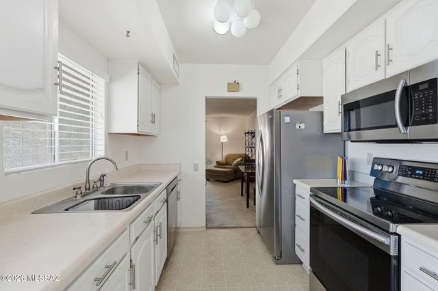 305 N Calle De Las Profetas, Green Valley, AZ 85614