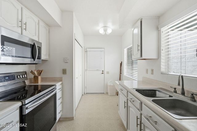 305 N Calle De Las Profetas, Green Valley, AZ 85614