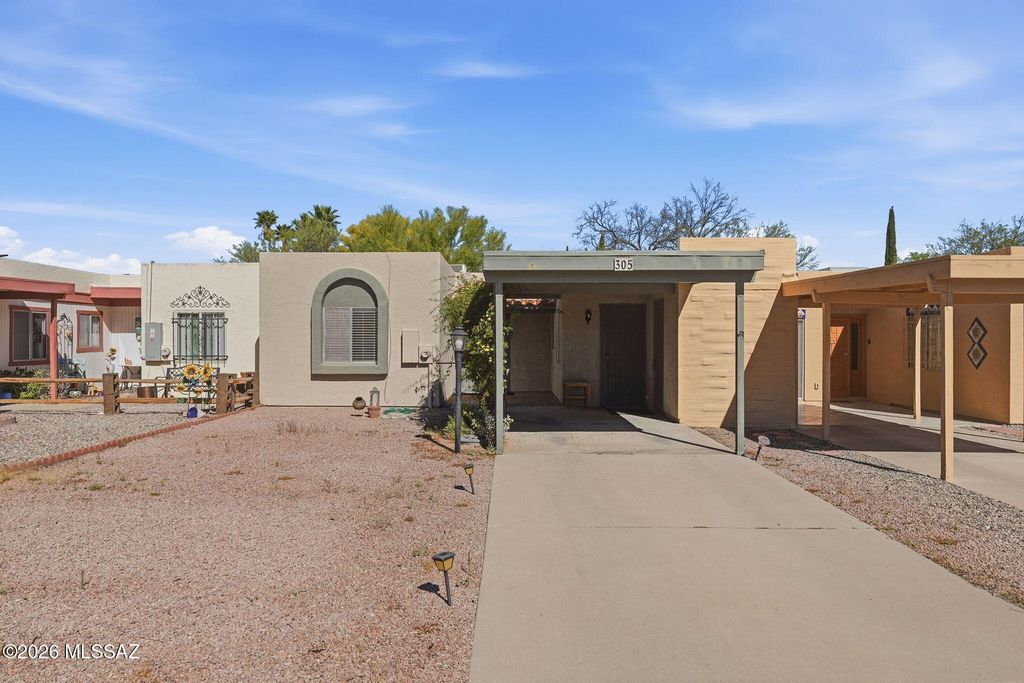 305 N Calle De Las Profetas, Green Valley, AZ 85614