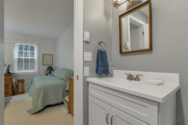 332 Parkside Rd Unit 2, New London, NH 03257