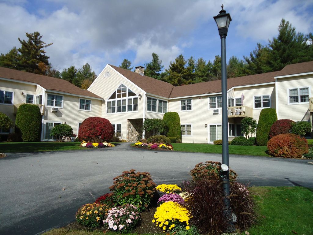 332 Parkside Rd Unit 2, New London, NH 03257