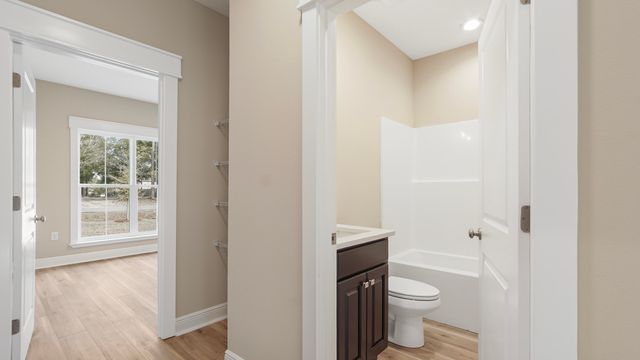 752 Magnolia Lake Drive, Defuniak Springs, FL 32433