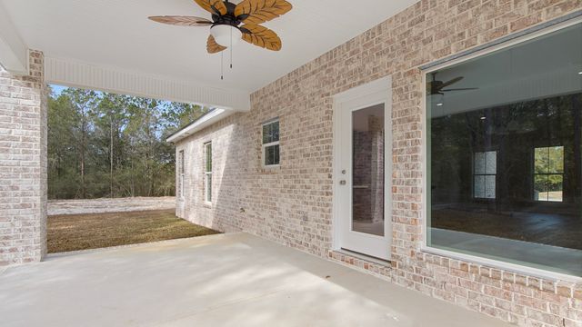 752 Magnolia Lake Drive, Defuniak Springs, FL 32433