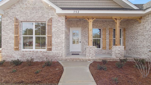 752 Magnolia Lake Drive, Defuniak Springs, FL 32433