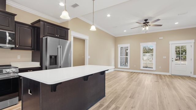 752 Magnolia Lake Drive, Defuniak Springs, FL 32433