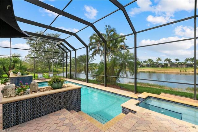 4924 Sedgewood LN, Naples, FL 34112