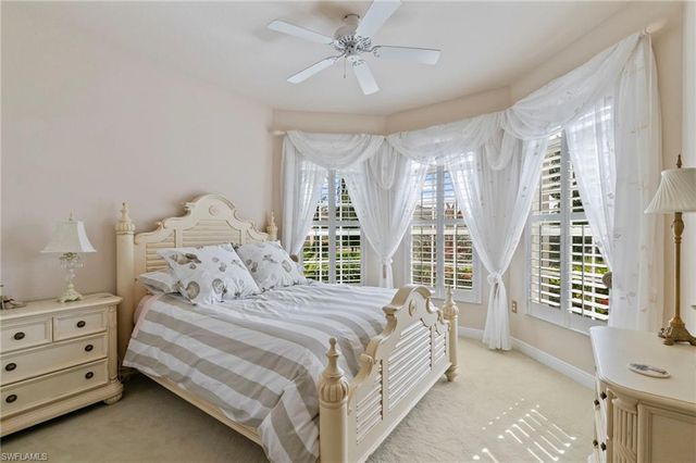 4924 Sedgewood LN, Naples, FL 34112