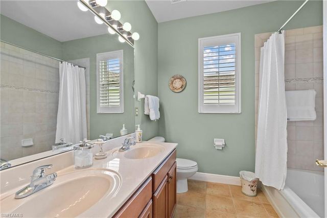 4924 Sedgewood LN, Naples, FL 34112