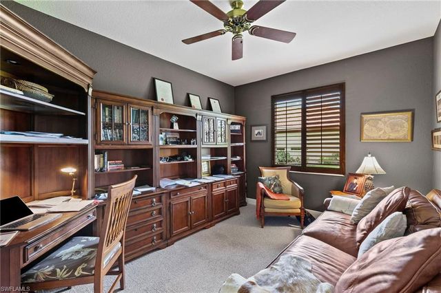 4924 Sedgewood LN, Naples, FL 34112