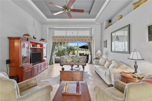 4924 Sedgewood LN, Naples, FL 34112