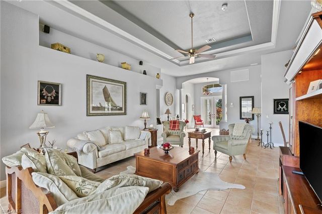 4924 Sedgewood LN, Naples, FL 34112