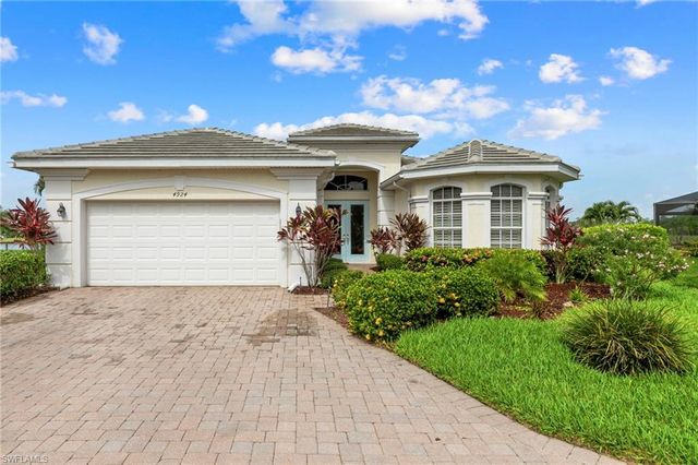 4924 Sedgewood LN, Naples, FL 34112