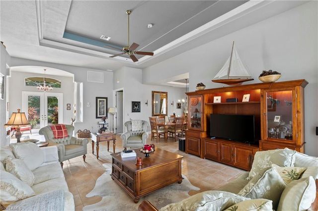 4924 Sedgewood LN, Naples, FL 34112