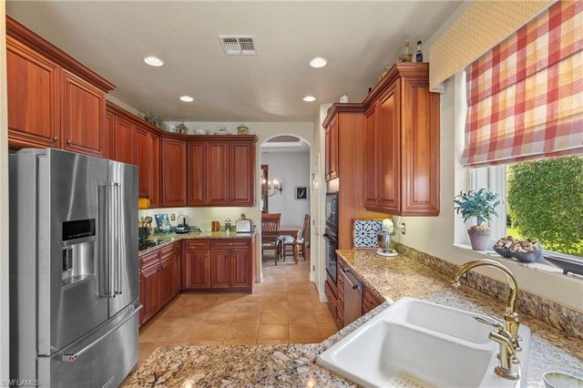 4924 Sedgewood LN, Naples, FL 34112