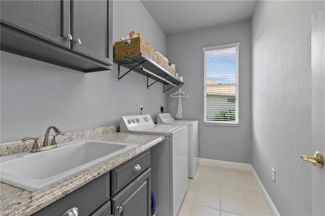 4924 Sedgewood LN, Naples, FL 34112