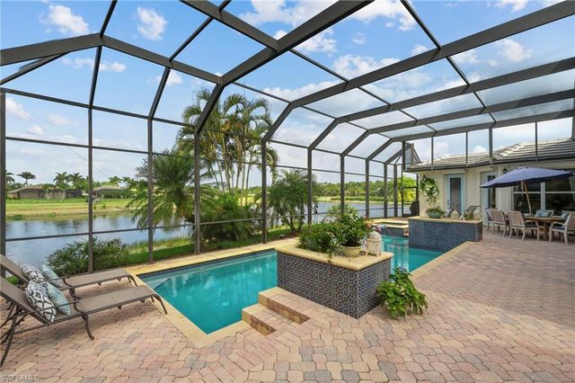 4924 Sedgewood LN, Naples, FL 34112