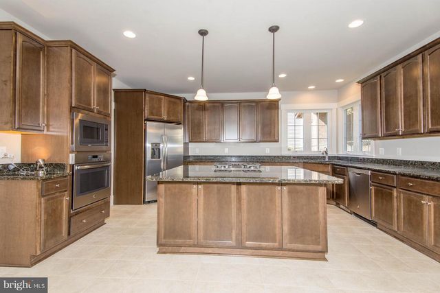 7408 BETHUNE ST, Falls Church, VA 22043