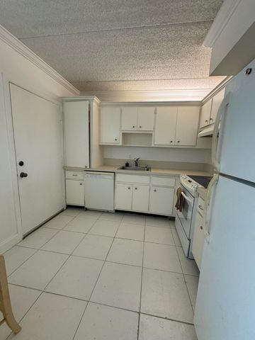 4500 N FLAGLER Drive D2, West Palm Beach, FL 33407