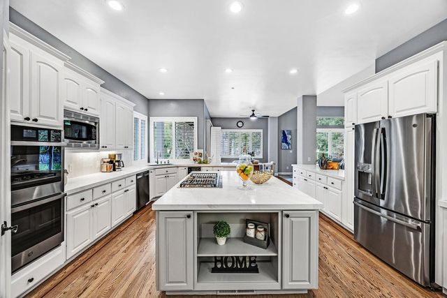 7832 Foothill Rd, Pleasanton, CA 94566