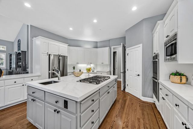 7832 Foothill Rd, Pleasanton, CA 94566